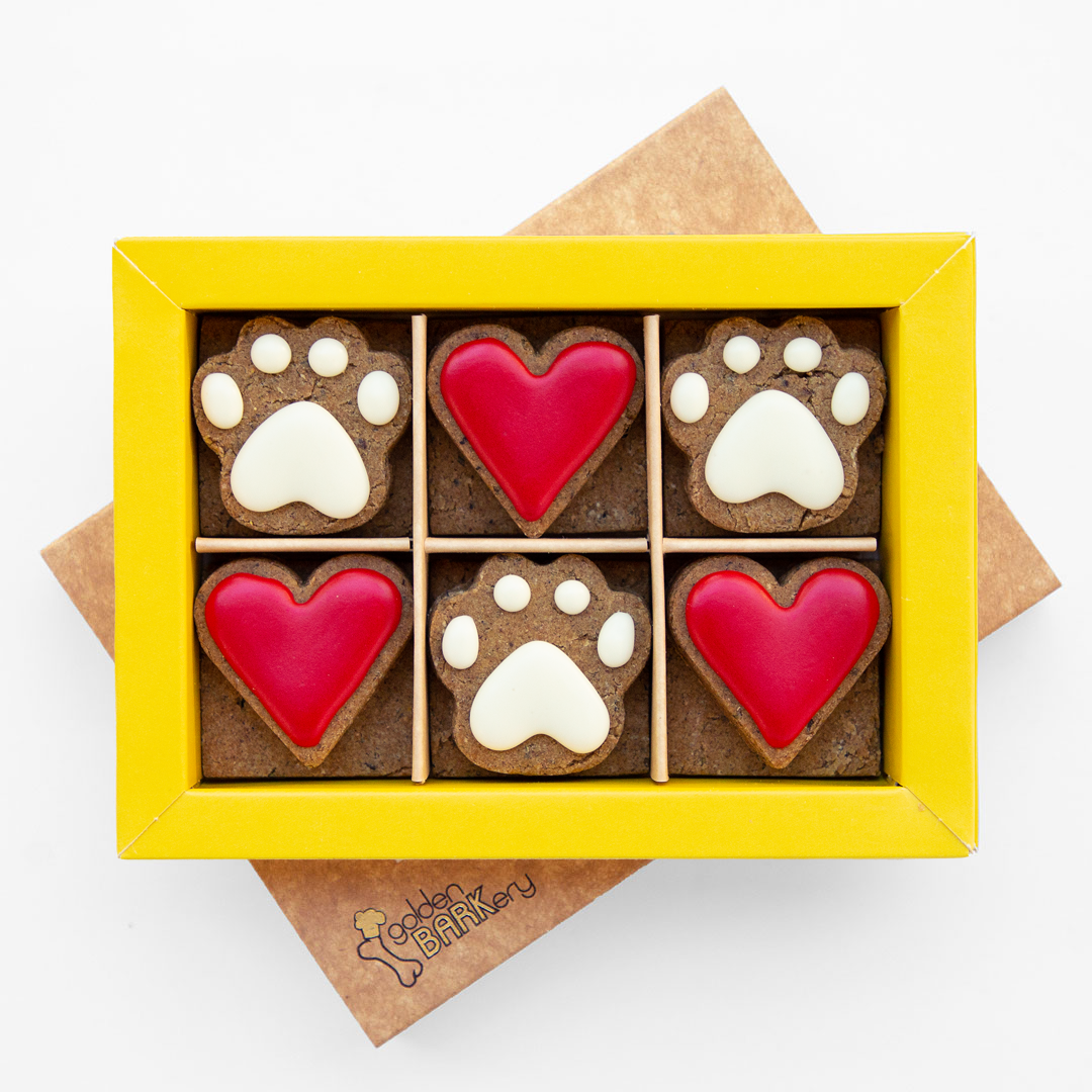 Dog Biscuits 12 PupBiscuits Box Red Dog Treats In Tray